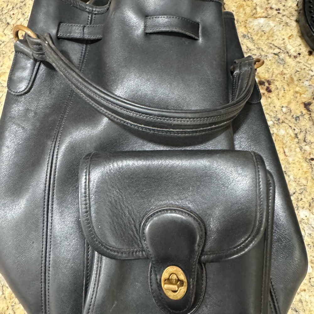 Vintage Coach Turn lock Black Leather Bag